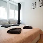 Kielbasnicza 1a Rynek 3 Pok Osobne 65 M2 *
