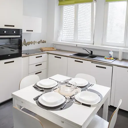 Kielbasnicza 1a Rynek 3 Pok Osobne 65 M2 * Vratislav